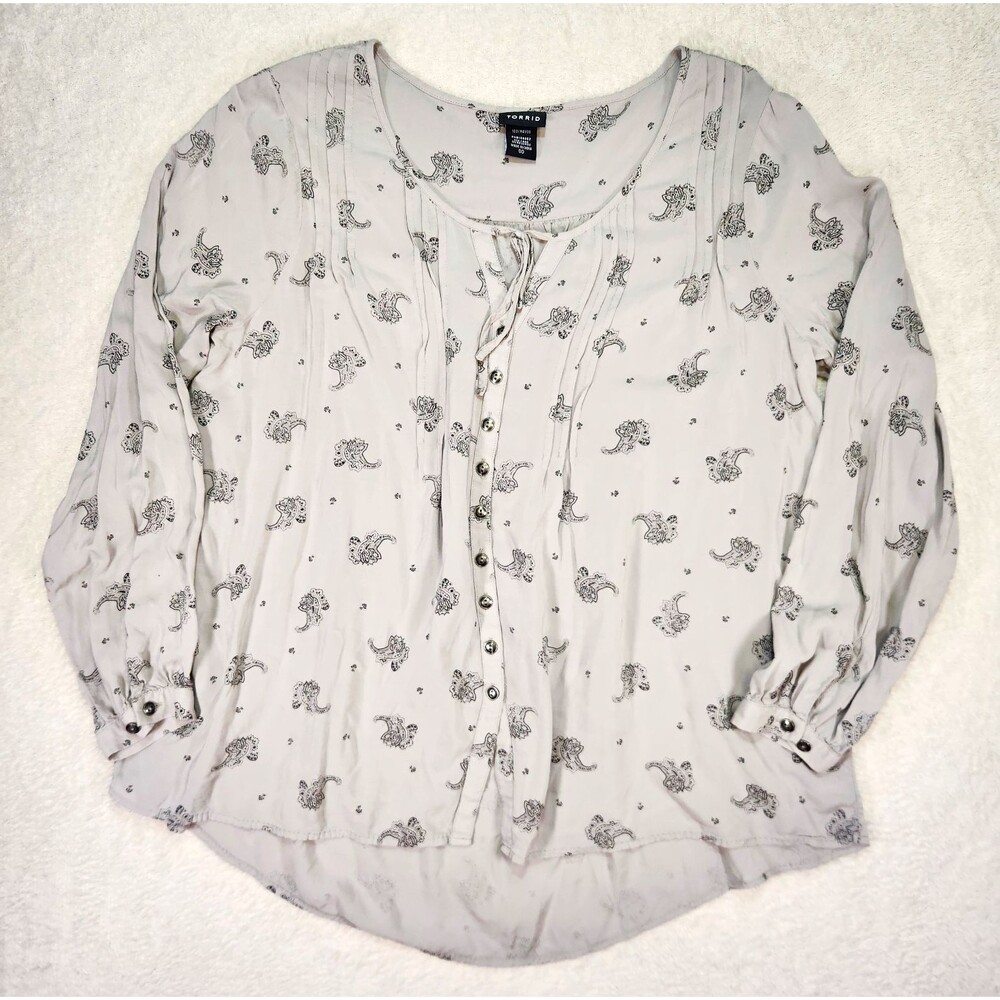 Torrid Paisley Print Long Sleeve Challis Blouse Size 00 Grey Pleated Button Tie
